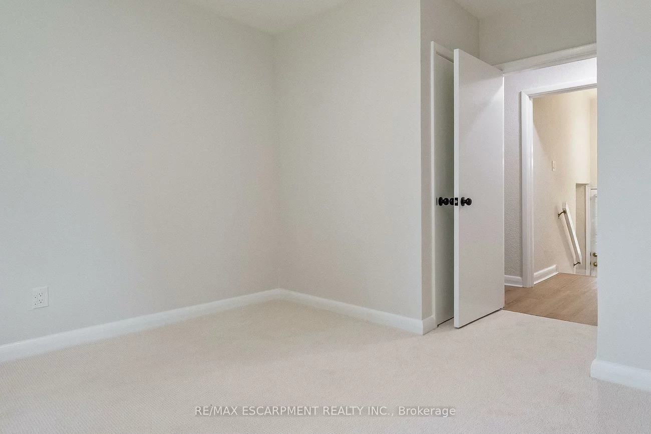374, ST. AUGUSTINE, 1002 - CO Central, Oakville