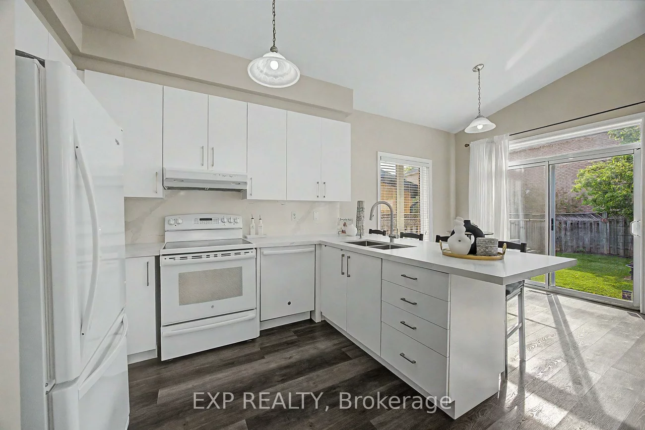 379, Grovehill, 1015 - RO River Oaks, Oakville