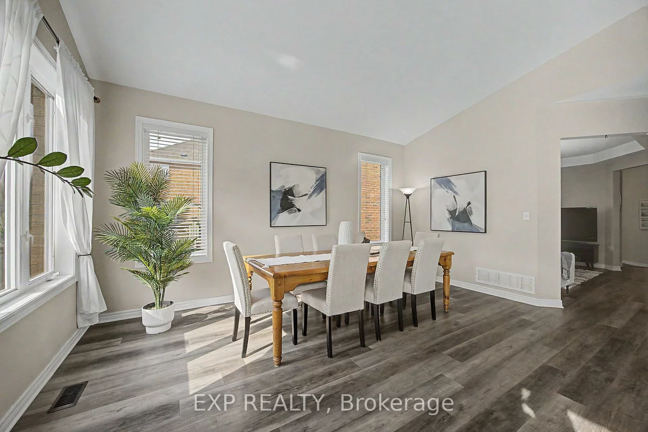379, Grovehill, 1015 - RO River Oaks, Oakville
