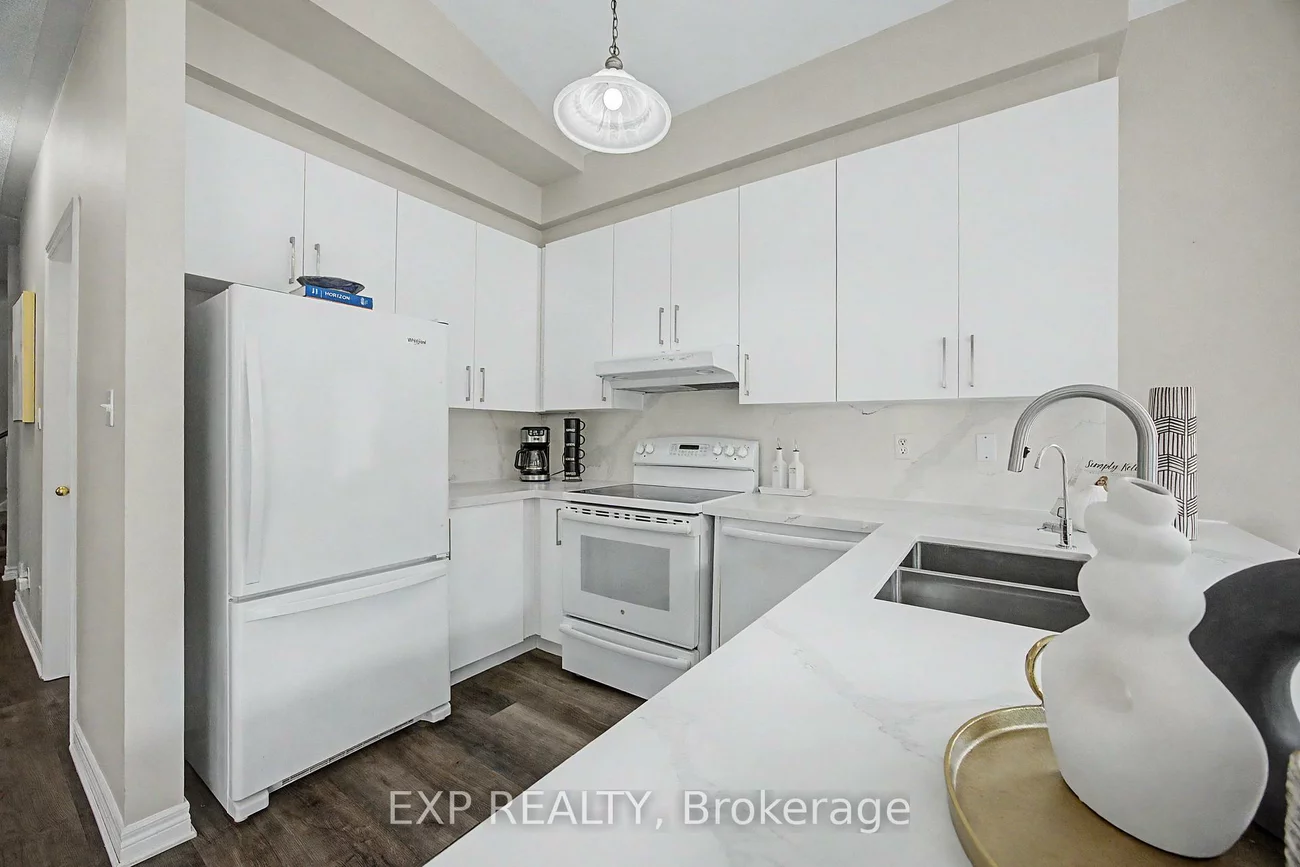 379, Grovehill, 1015 - RO River Oaks, Oakville