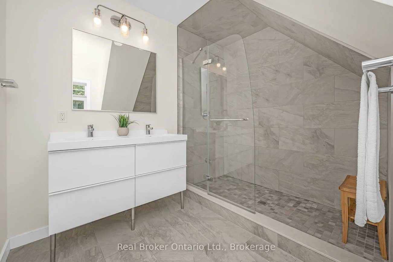 285, Surrey, 1001 - BR Bronte, Oakville
