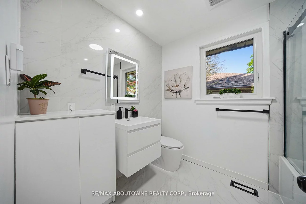 2066, Rebecca, 1001 - BR Bronte, Oakville