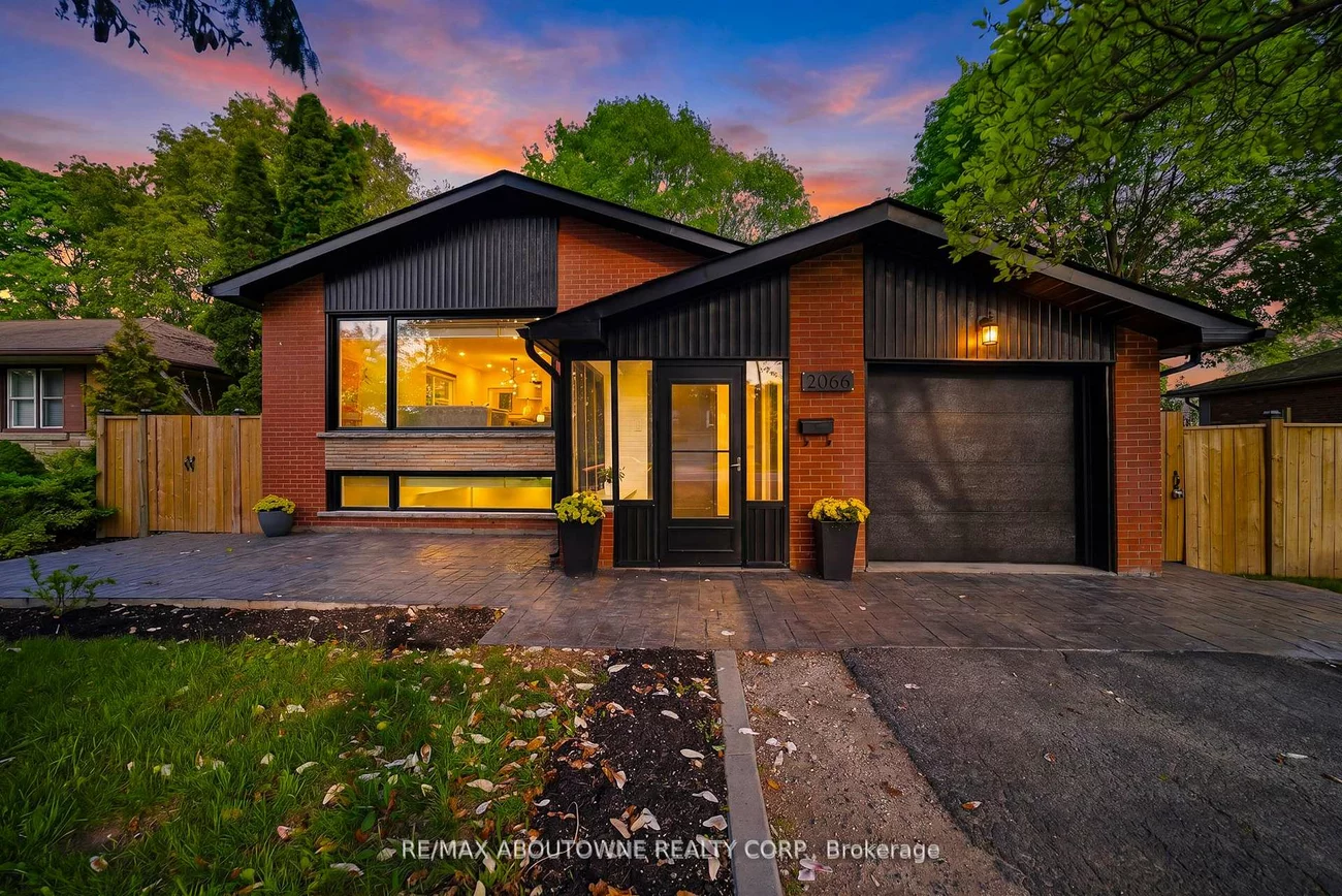 2066, Rebecca, 1001 - BR Bronte, Oakville
