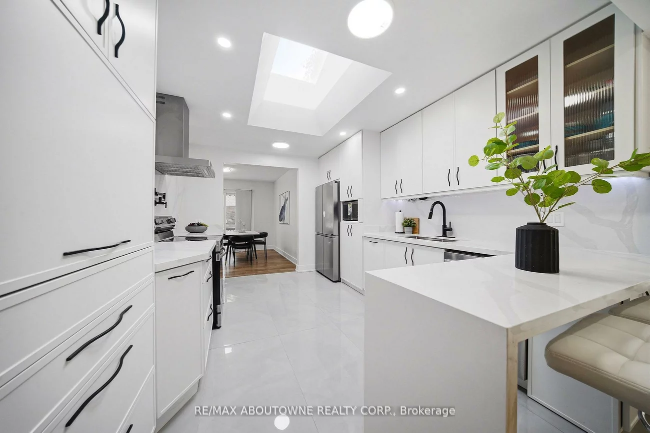 2066, Rebecca, 1001 - BR Bronte, Oakville