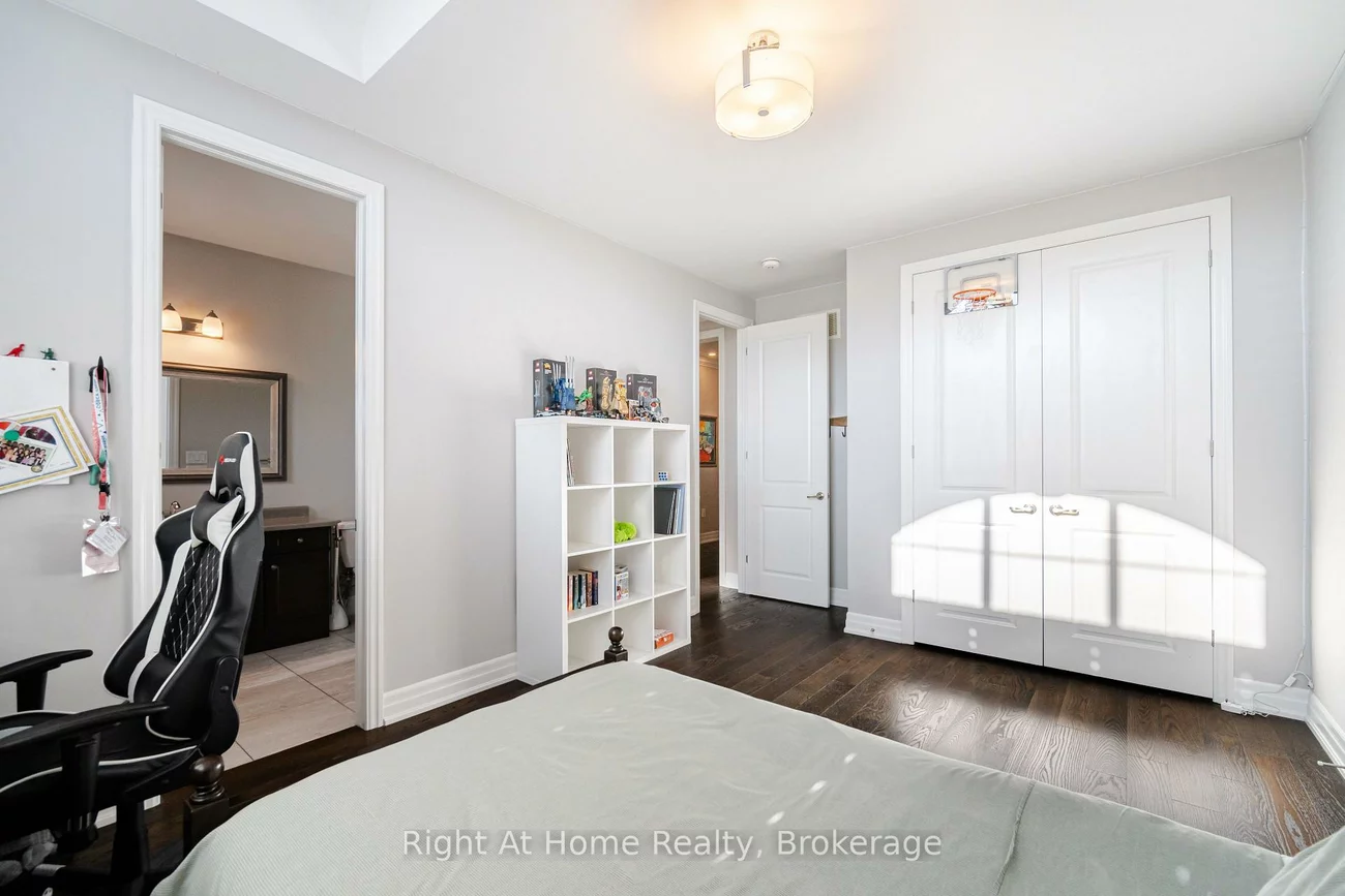 3318, Charles Biggar, 1008 - GO Glenorchy, Oakville