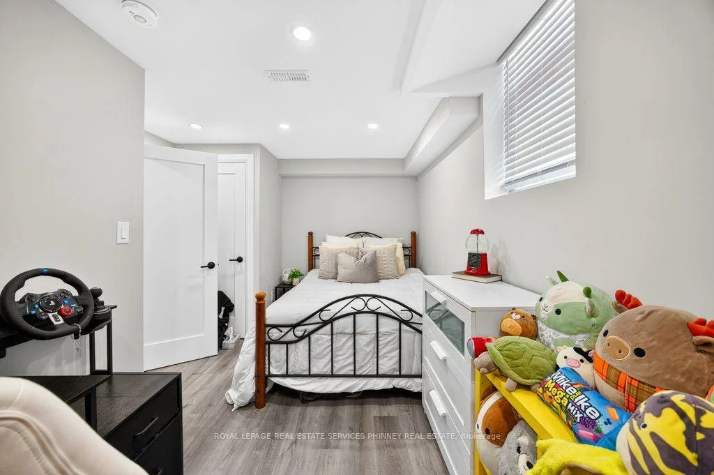 2175, Margot, 1015 - RO River Oaks, Oakville