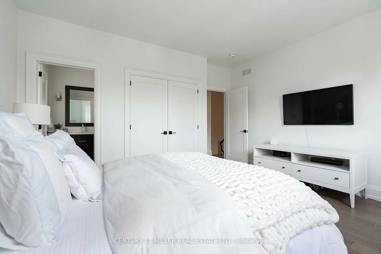 2458, Meadowood, 1001 - BR Bronte, Oakville