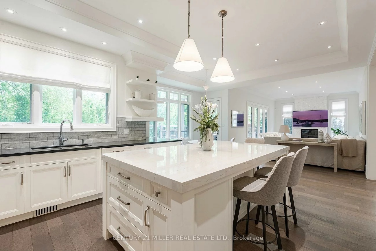 2458, Meadowood, 1001 - BR Bronte, Oakville
