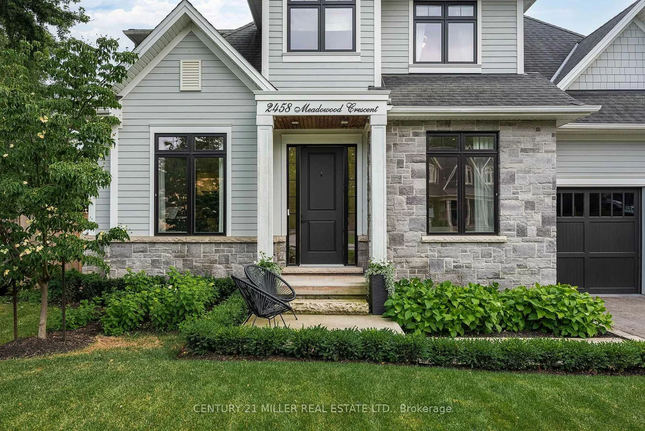 2458, Meadowood, 1001 - BR Bronte, Oakville
