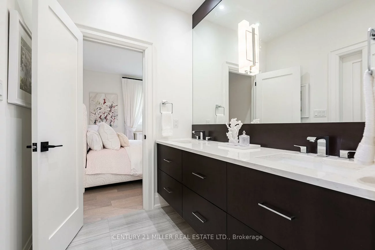 2458, Meadowood, 1001 - BR Bronte, Oakville