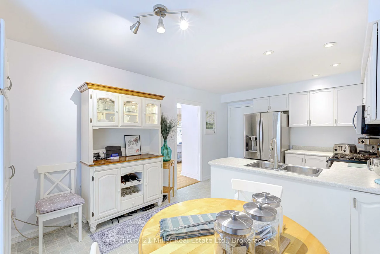 2256, MARGOT, 1015 - RO River Oaks, Oakville