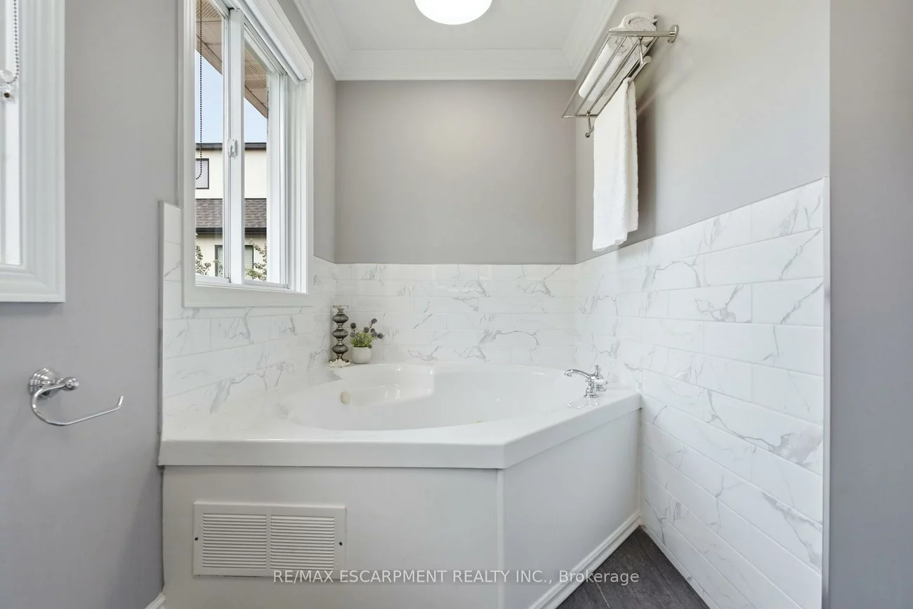 513, Maplehurst, 1020 - WO West, Oakville
