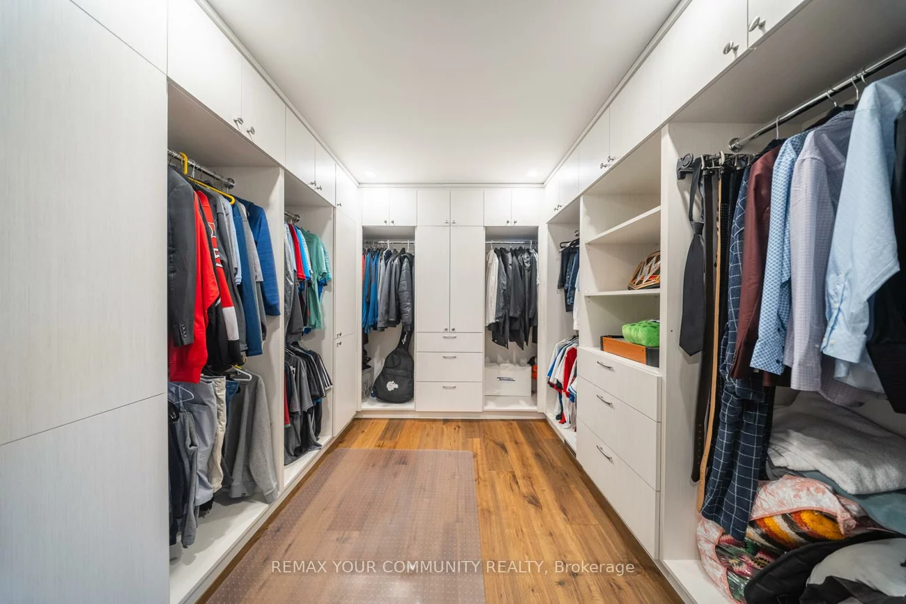 1551, Warland, 1017 - SW Southwest, Oakville