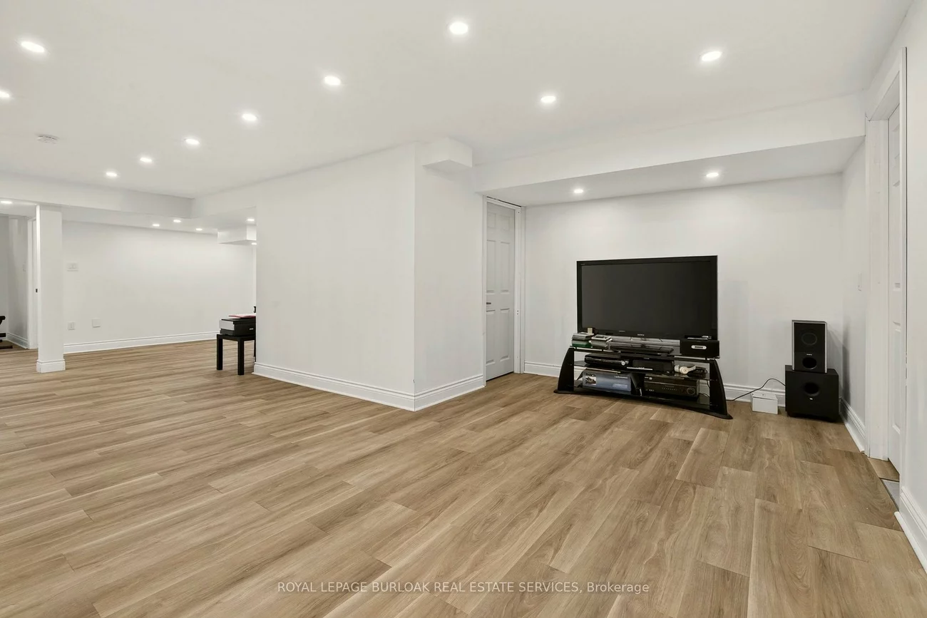 215, Burloak, 1001 - BR Bronte, Oakville