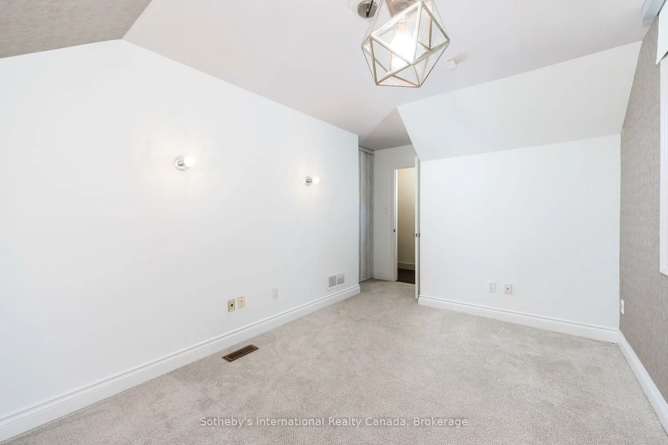56, Birch Hill, 1017 - SW Southwest, Oakville