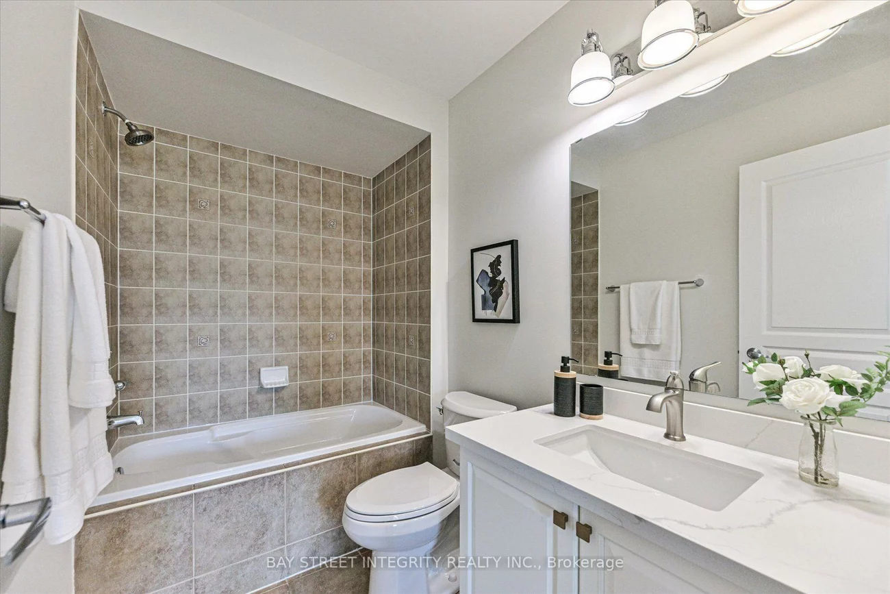 210, Milkweed, 1001 - BR Bronte, Oakville