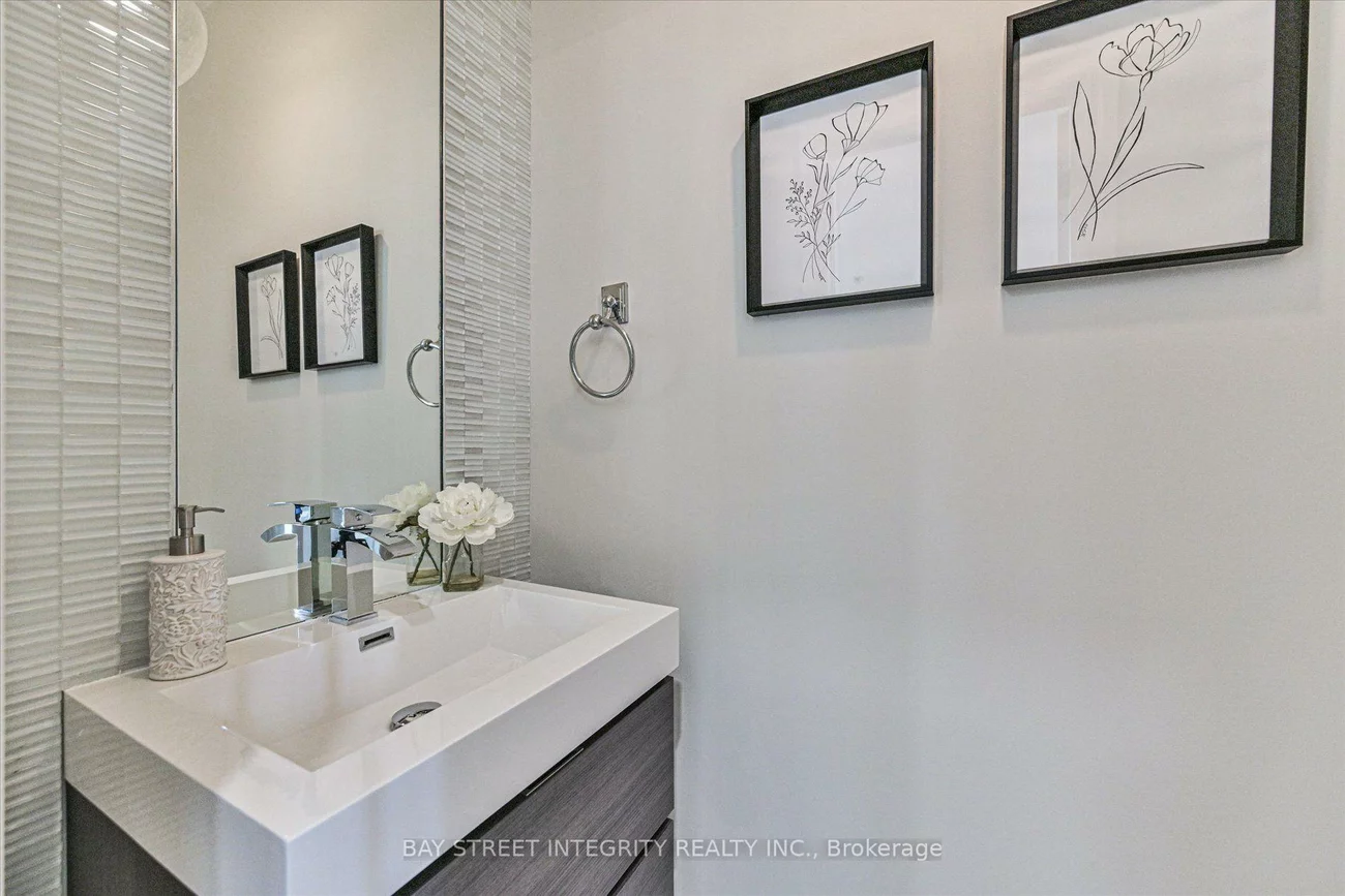 210, Milkweed, 1001 - BR Bronte, Oakville