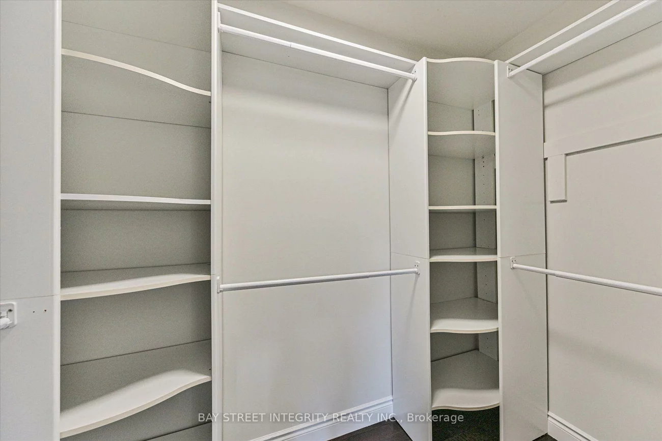 210, Milkweed, 1001 - BR Bronte, Oakville