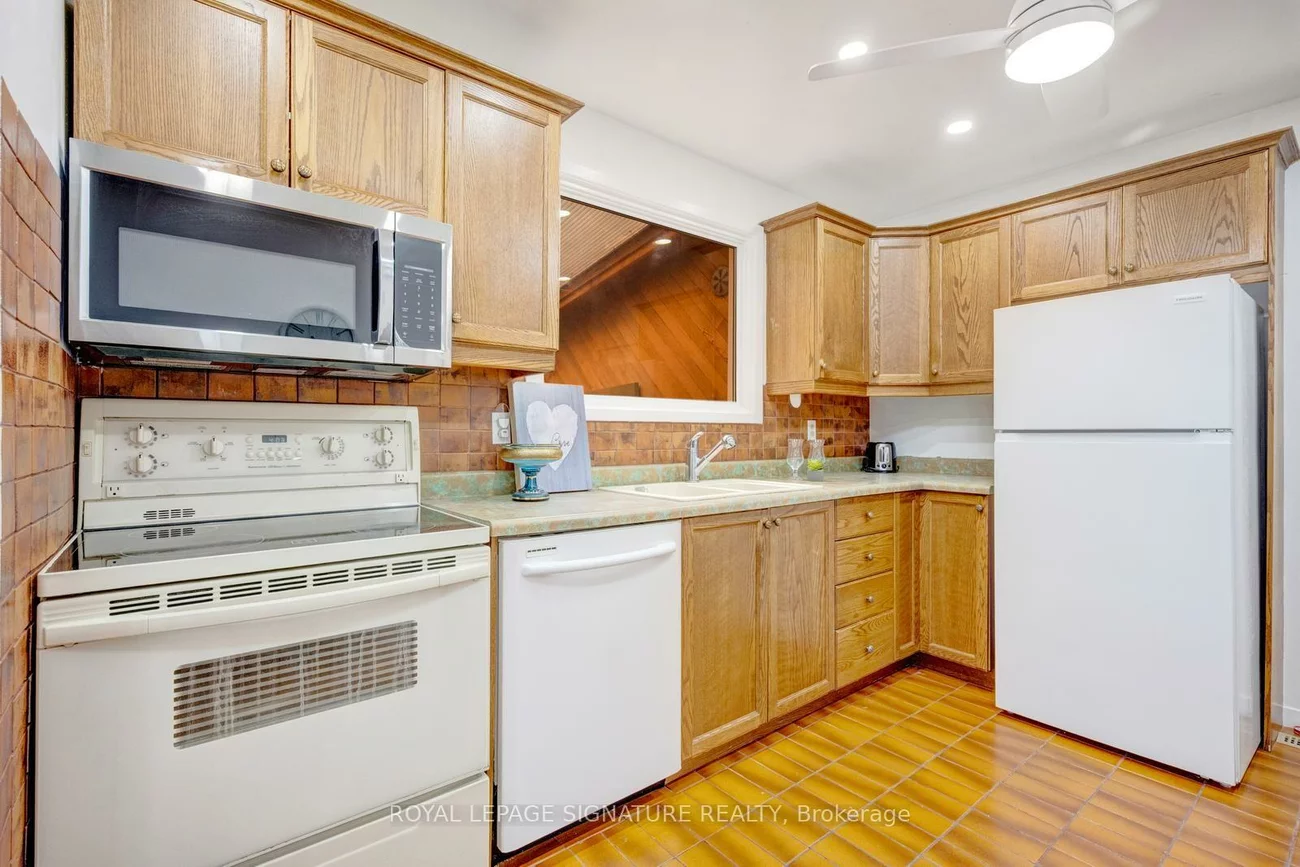 77, McCraney, 1003 - CP College Park, Oakville