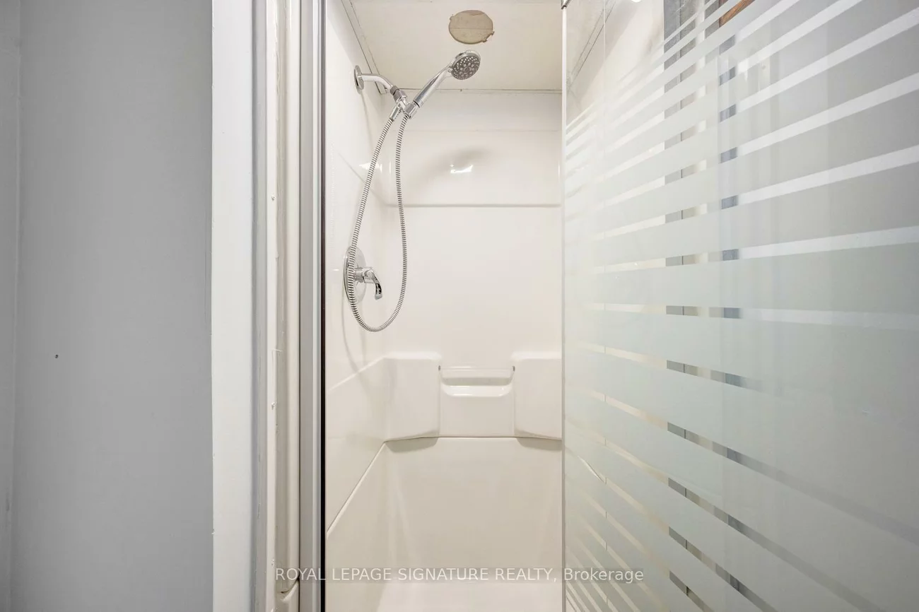 77, McCraney, 1003 - CP College Park, Oakville