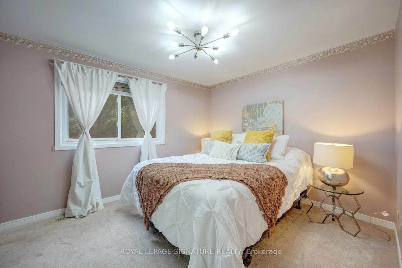 77, McCraney, 1003 - CP College Park, Oakville