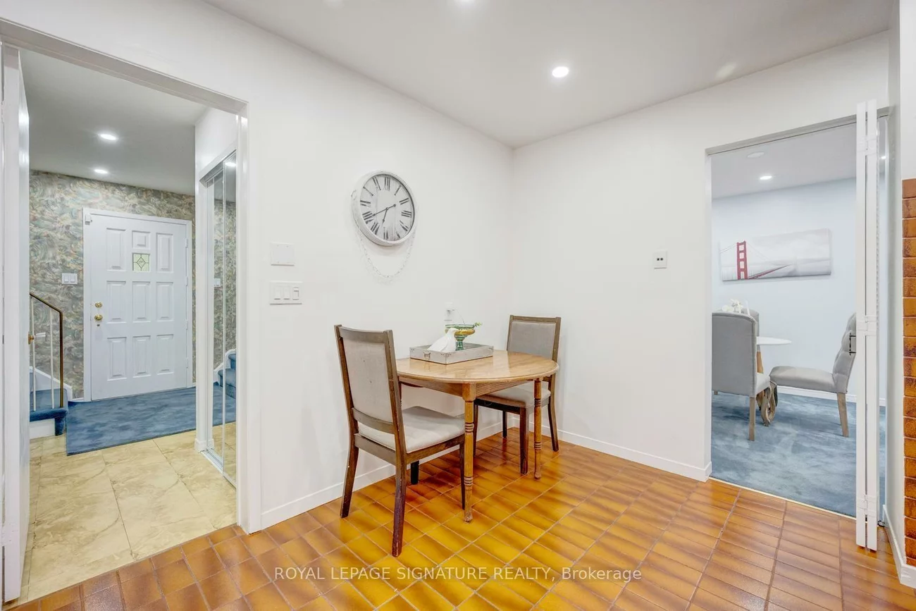 77, McCraney, 1003 - CP College Park, Oakville