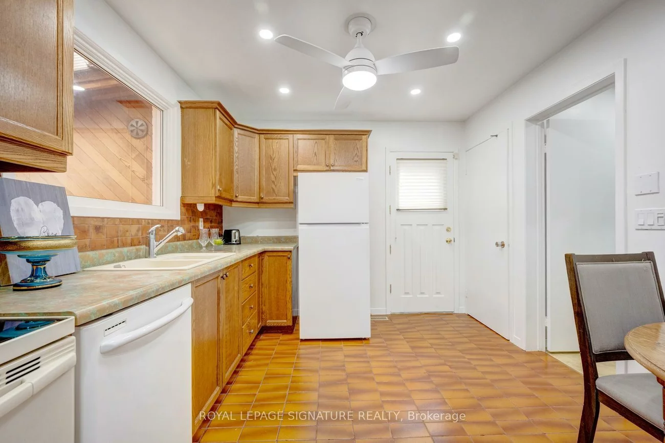 77, McCraney, 1003 - CP College Park, Oakville