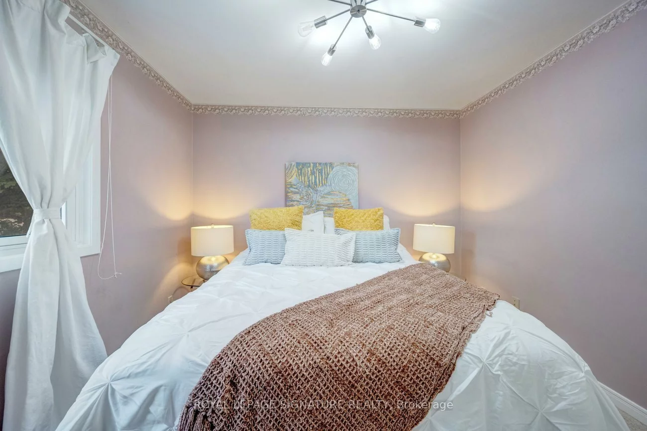 77, McCraney, 1003 - CP College Park, Oakville