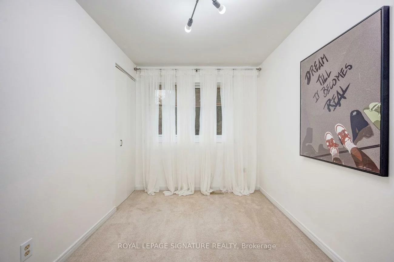 77, McCraney, 1003 - CP College Park, Oakville