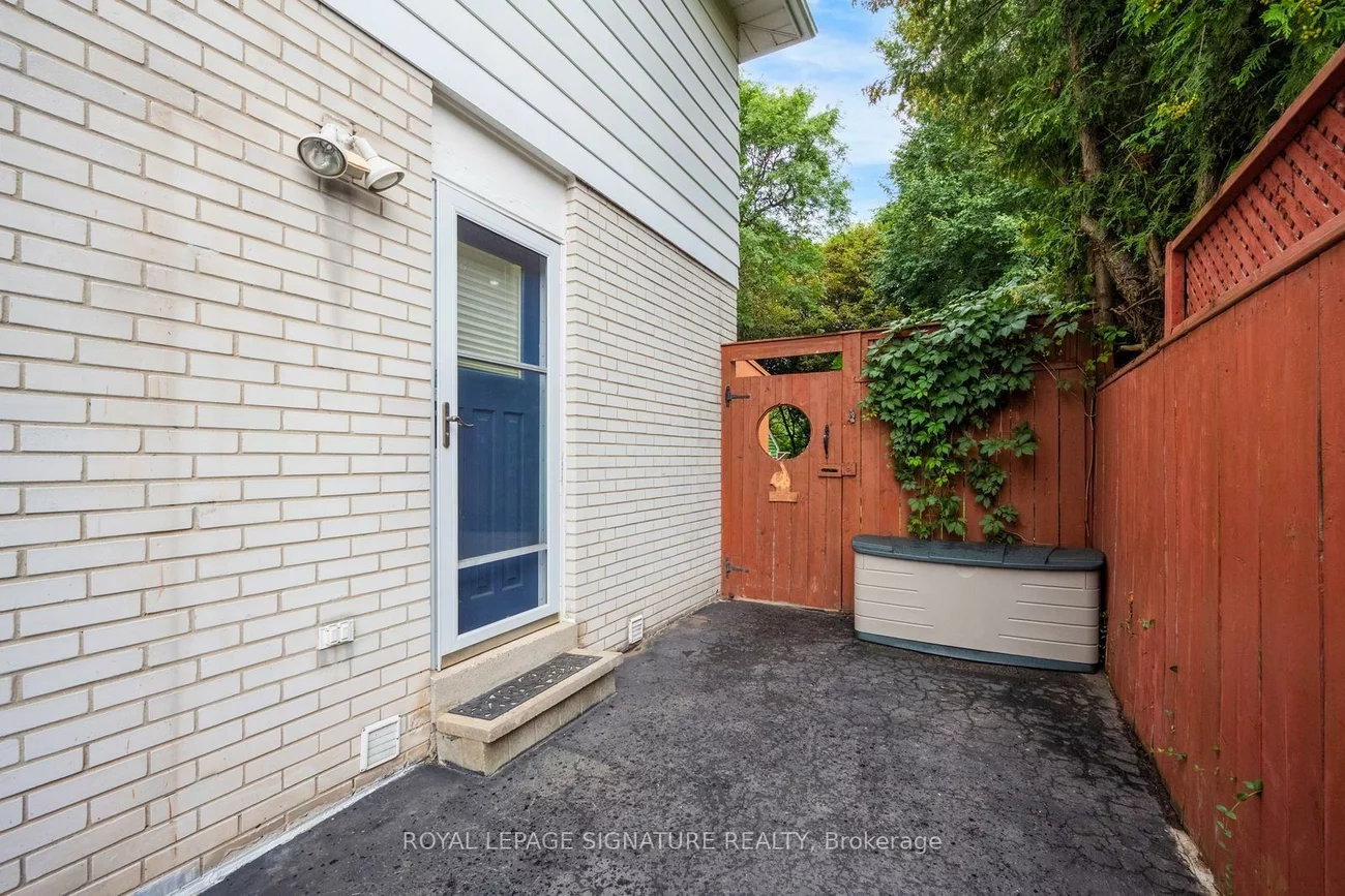 77, McCraney, 1003 - CP College Park, Oakville