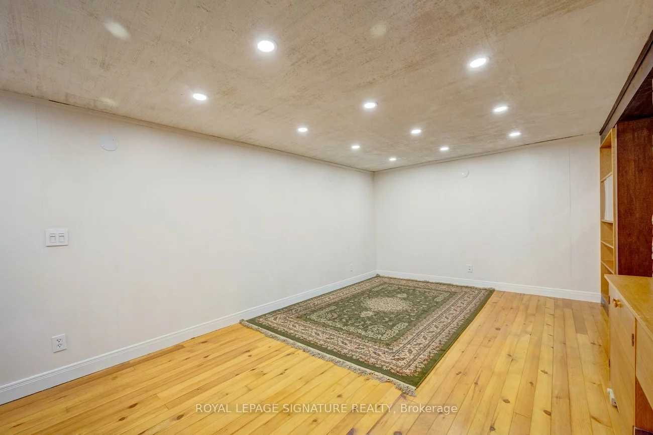 77, McCraney, 1003 - CP College Park, Oakville