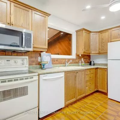 77, McCraney, 1003 - CP College Park, Oakville