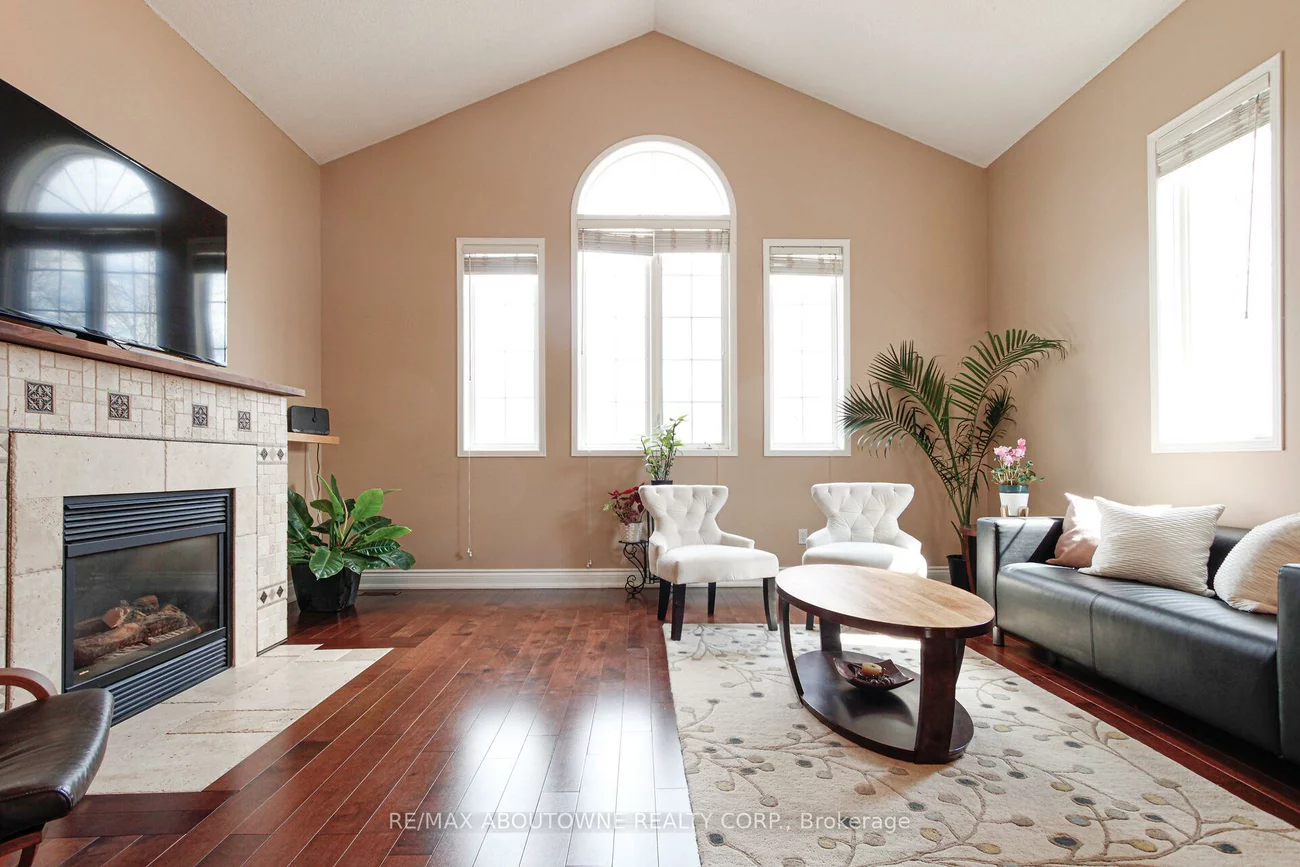 2216, NORFOLK, 1015 - RO River Oaks, Oakville
