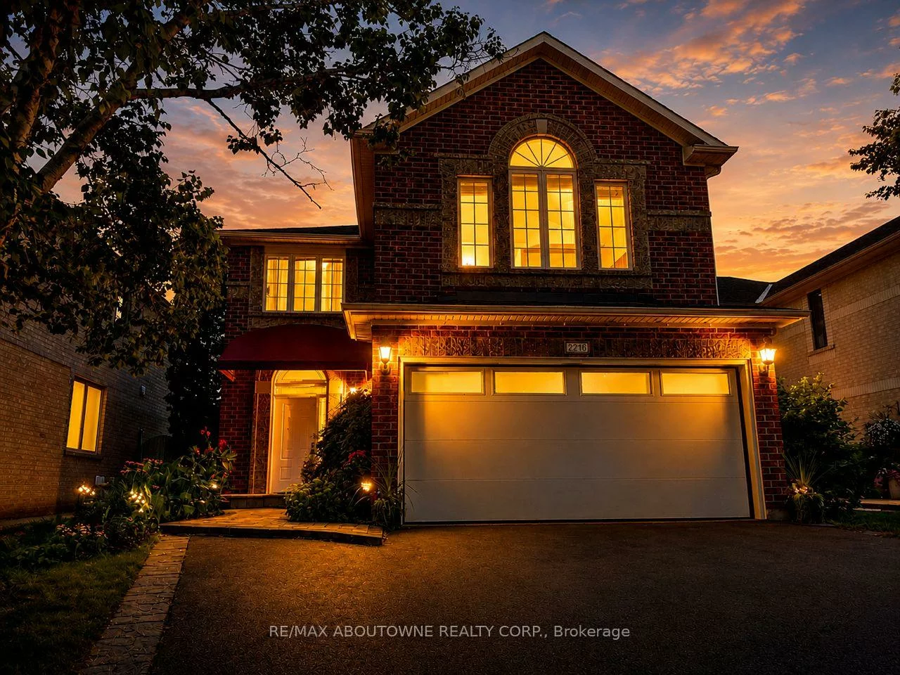 2216, NORFOLK, 1015 - RO River Oaks, Oakville
