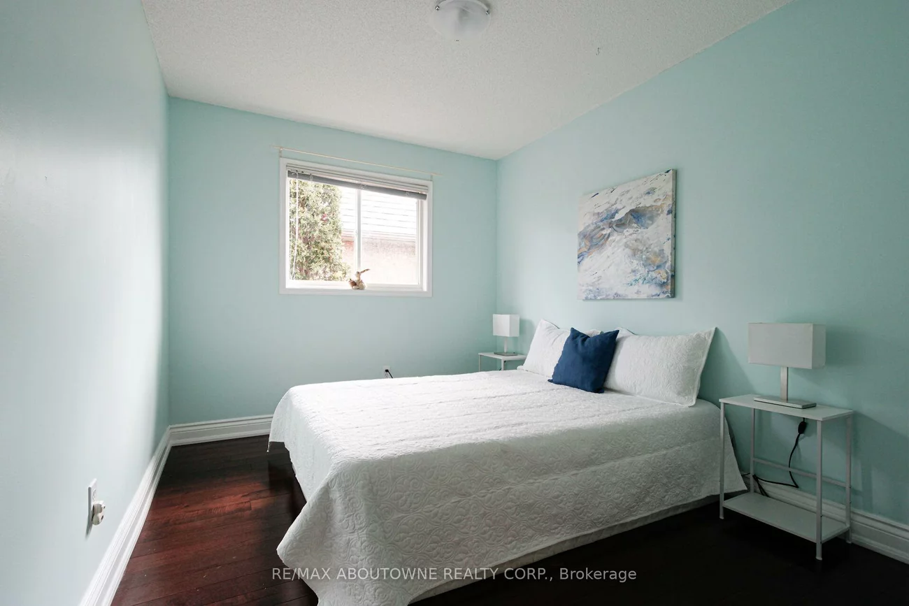 2216, NORFOLK, 1015 - RO River Oaks, Oakville