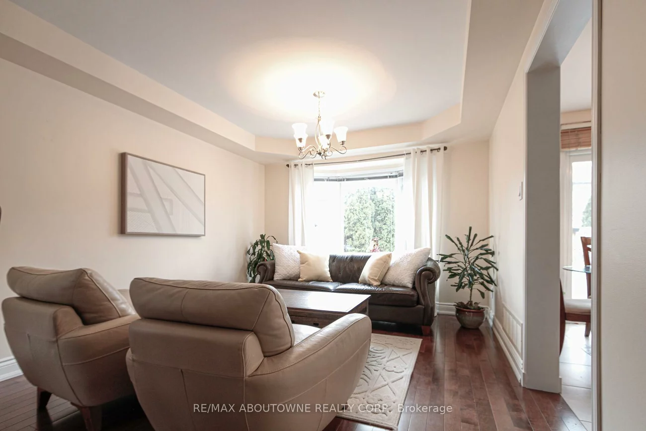 2216, NORFOLK, 1015 - RO River Oaks, Oakville