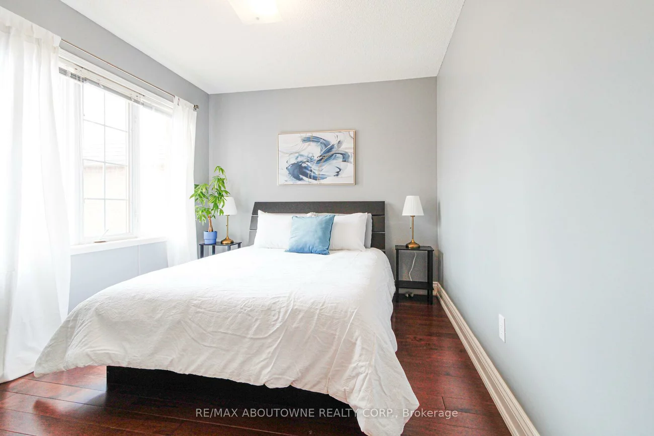2216, NORFOLK, 1015 - RO River Oaks, Oakville