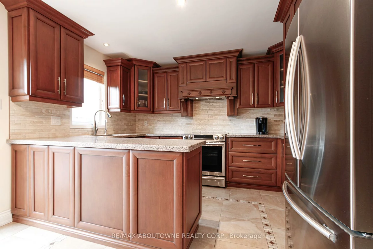 2216, NORFOLK, 1015 - RO River Oaks, Oakville