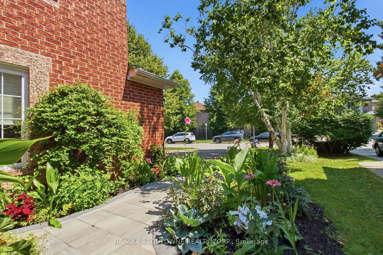 2216, NORFOLK, 1015 - RO River Oaks, Oakville