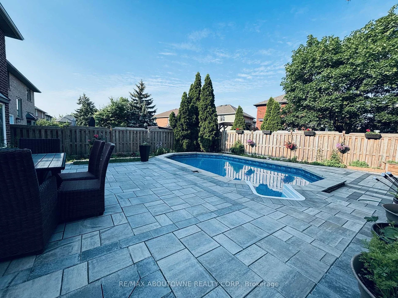 2216, NORFOLK, 1015 - RO River Oaks, Oakville