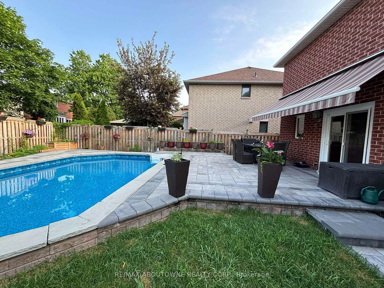 2216, NORFOLK, 1015 - RO River Oaks, Oakville