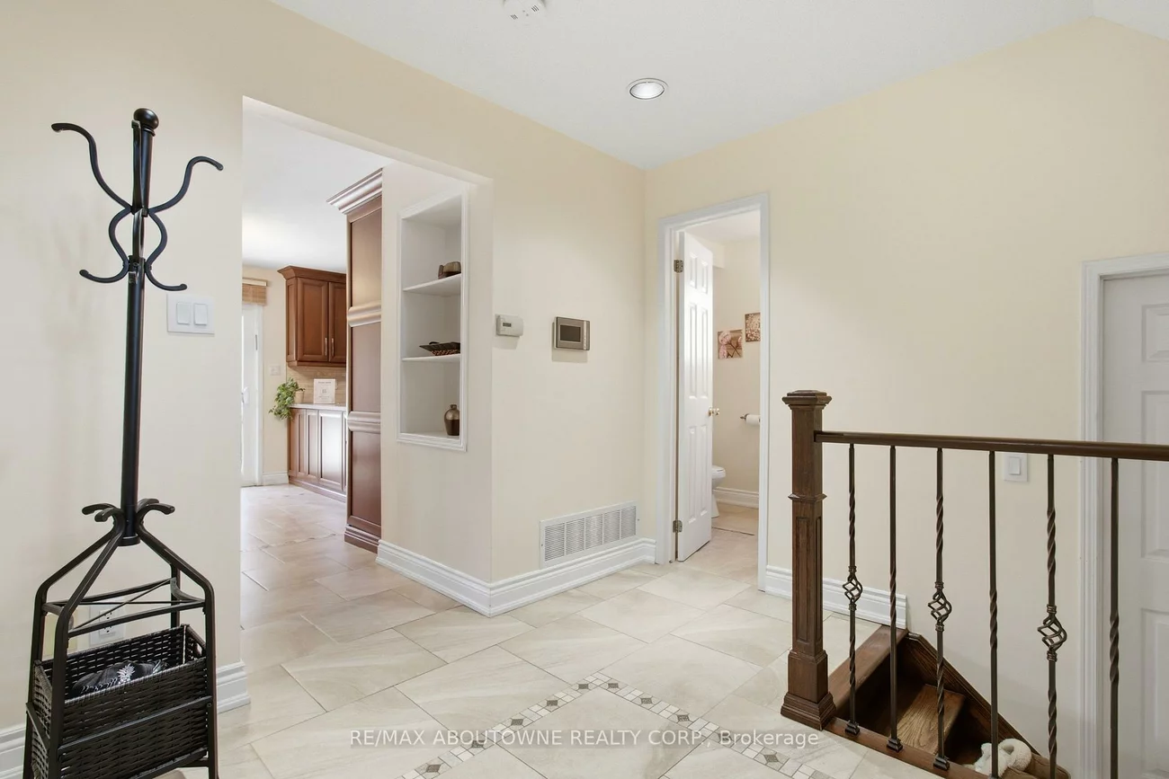 2216, NORFOLK, 1015 - RO River Oaks, Oakville