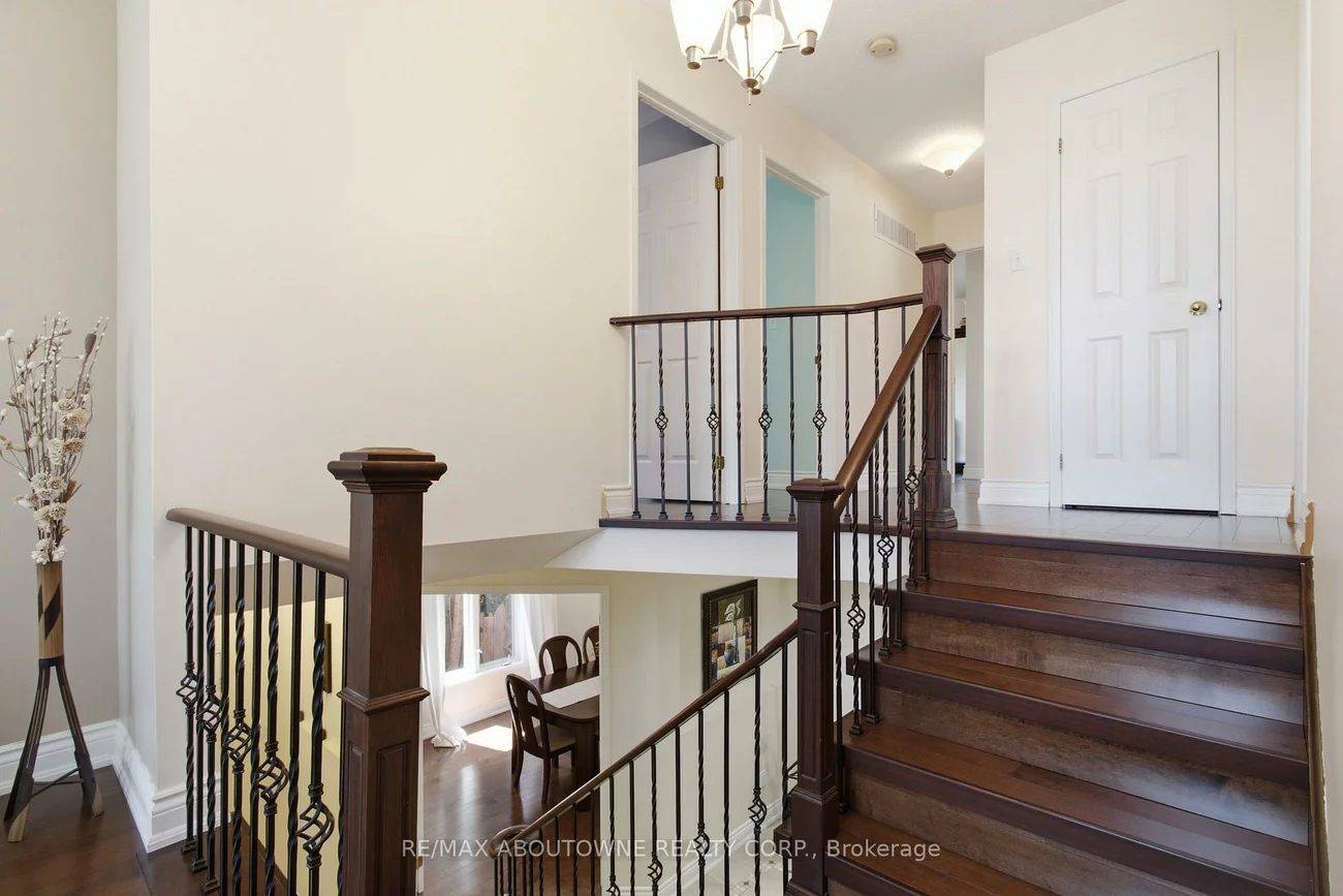 2216, NORFOLK, 1015 - RO River Oaks, Oakville