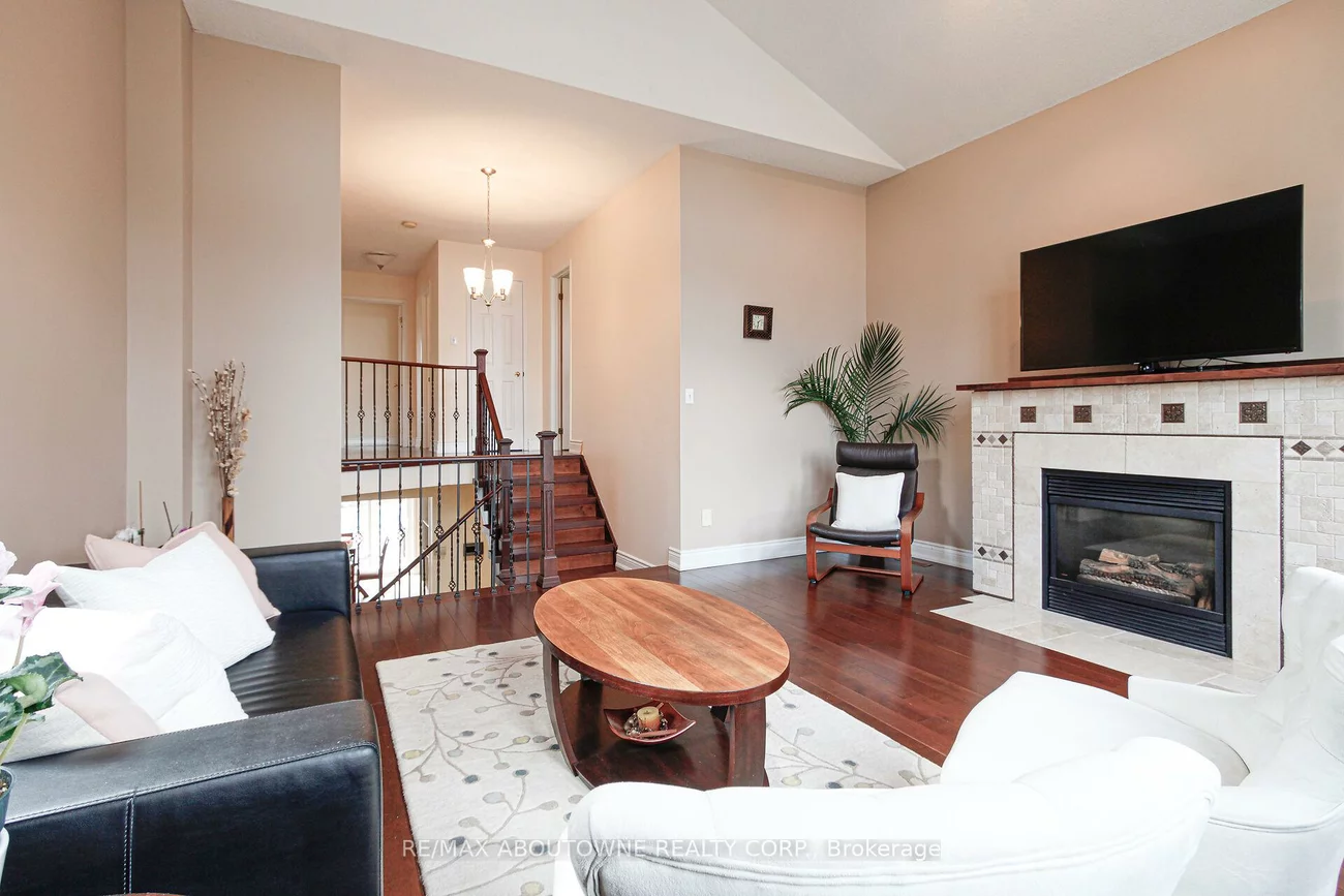 2216, NORFOLK, 1015 - RO River Oaks, Oakville