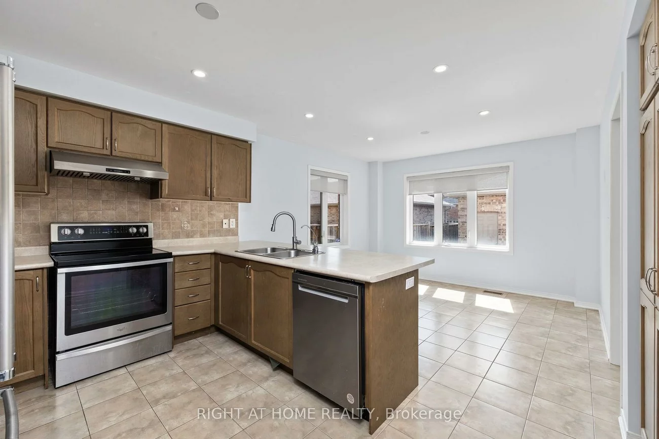 3128, Robert Brown, 1008 - GO Glenorchy, Oakville