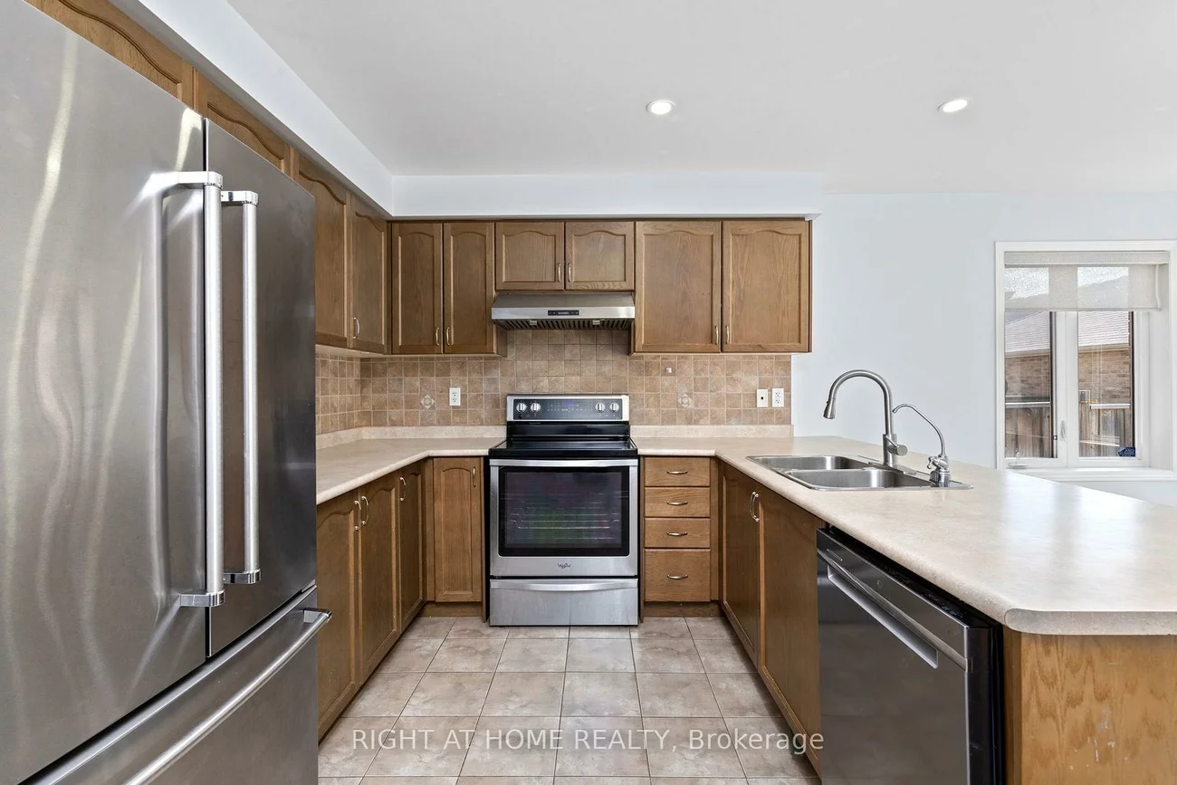3128, Robert Brown, 1008 - GO Glenorchy, Oakville