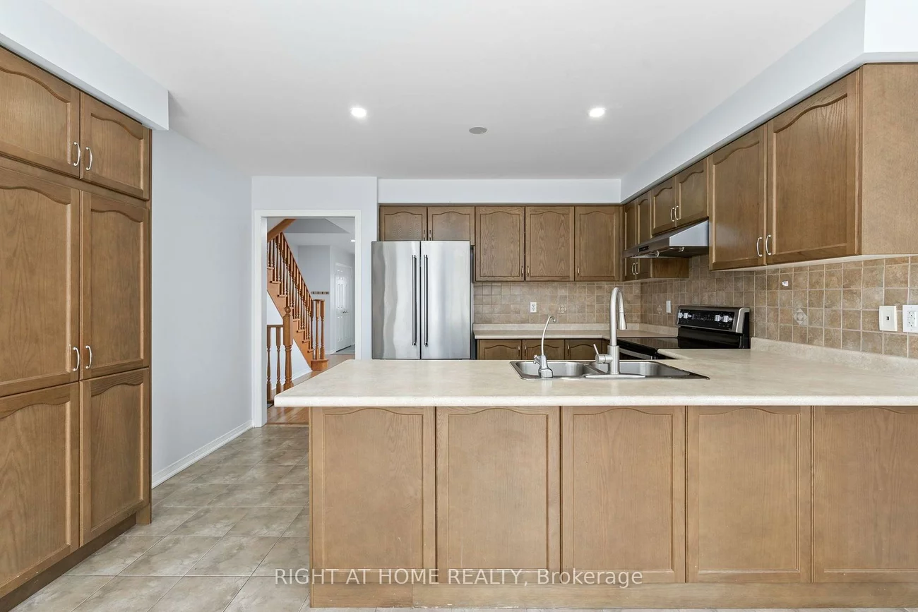3128, Robert Brown, 1008 - GO Glenorchy, Oakville