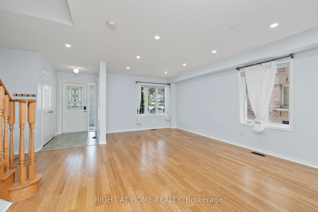 3128, Robert Brown, 1008 - GO Glenorchy, Oakville