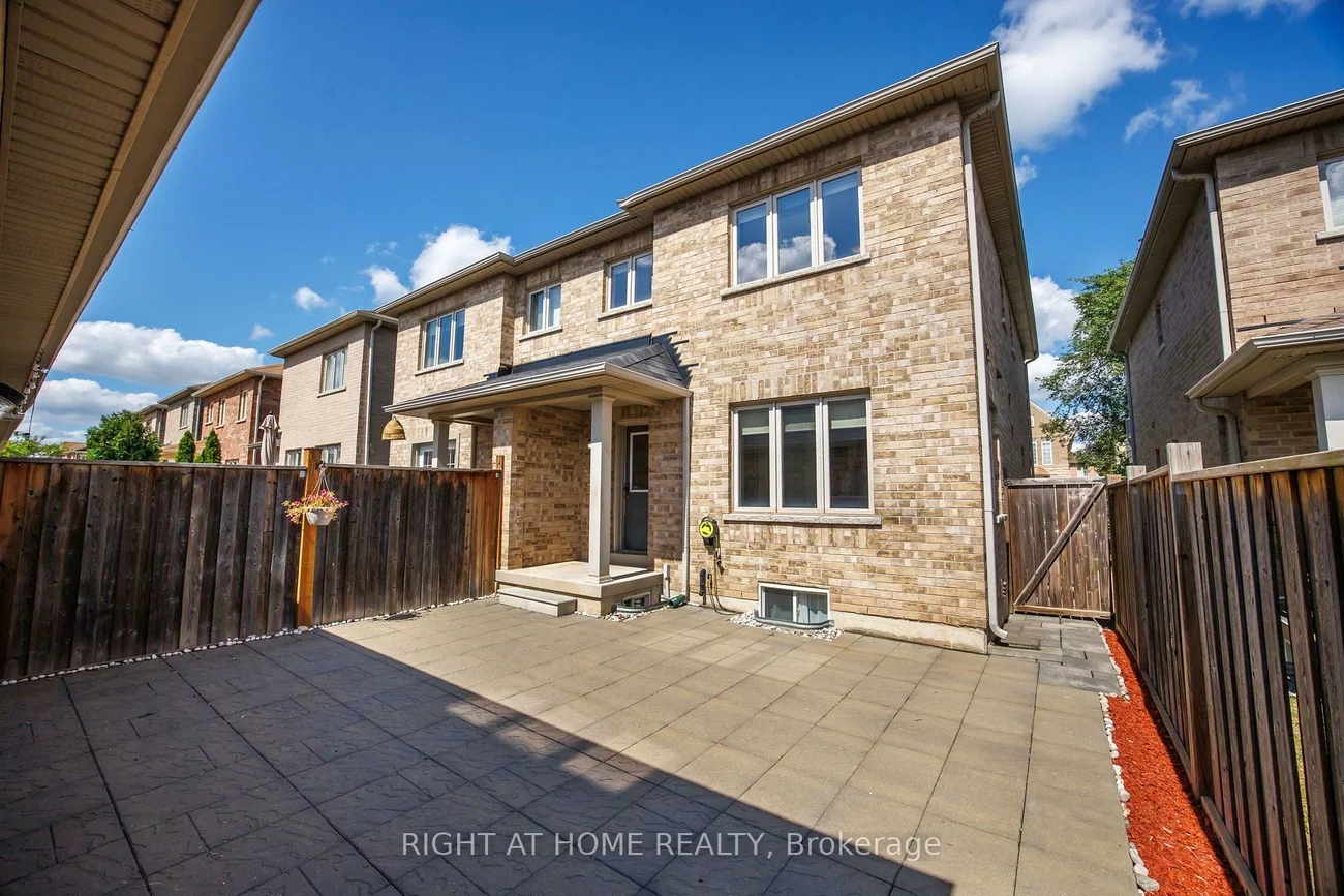 3128, Robert Brown, 1008 - GO Glenorchy, Oakville