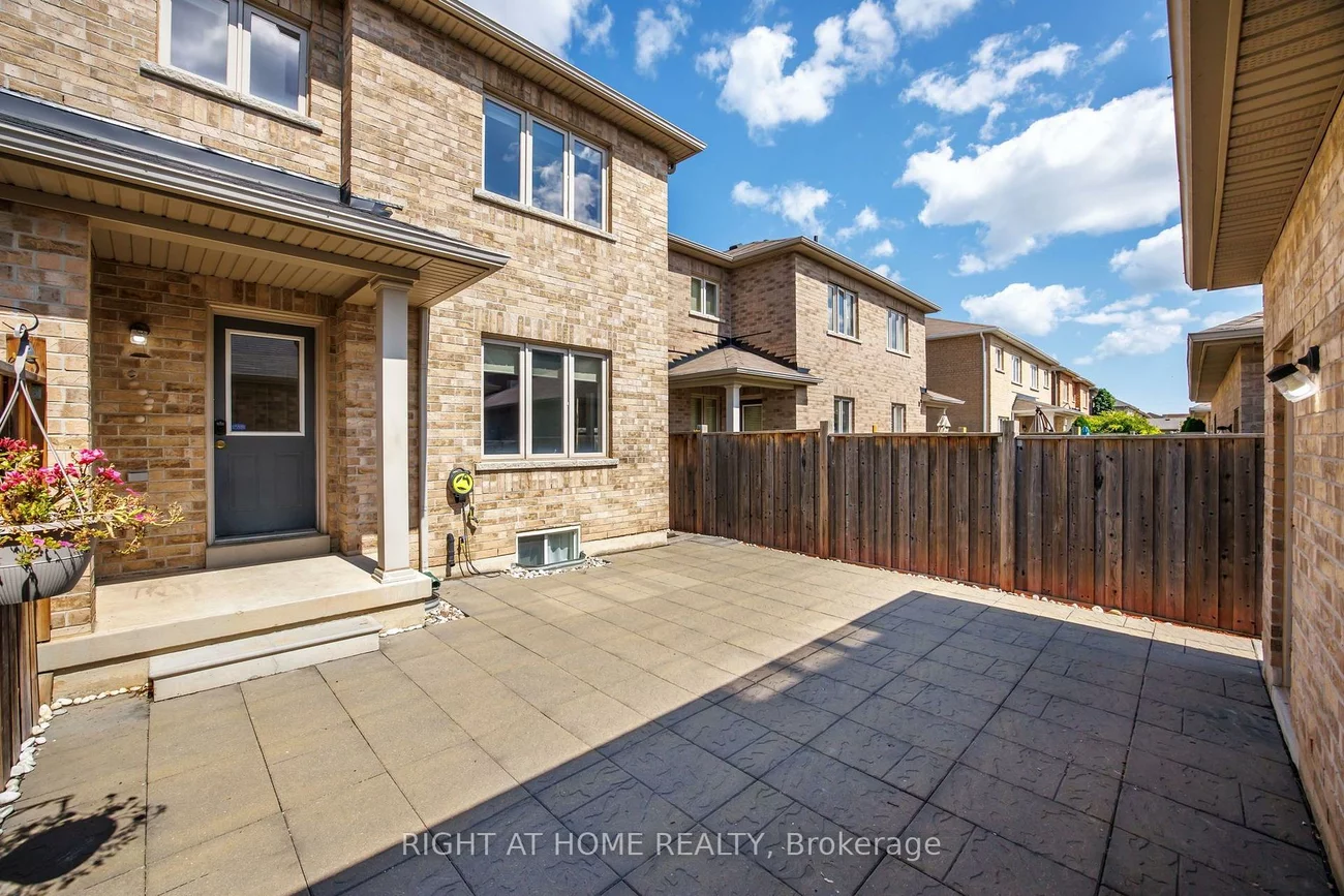 3128, Robert Brown, 1008 - GO Glenorchy, Oakville
